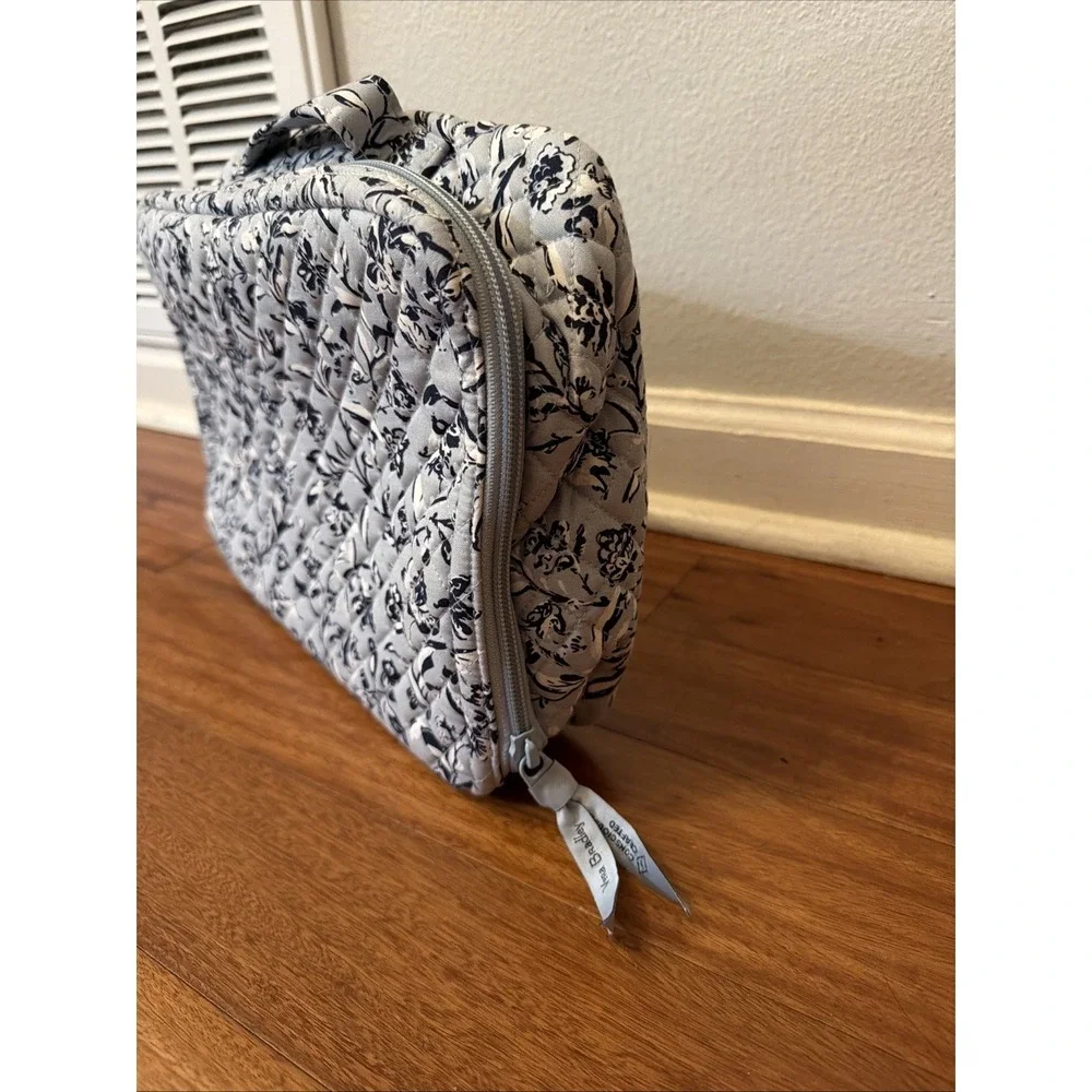 VERA BRADLEY Deluxe Travel Organizer Vanity Case Cosmetics Perennials Gray NWT